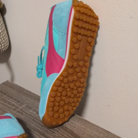 NWOB Puma Easy Rider Women's Aqua and Pink Sneakers Size 9 - Picture 8 of 9